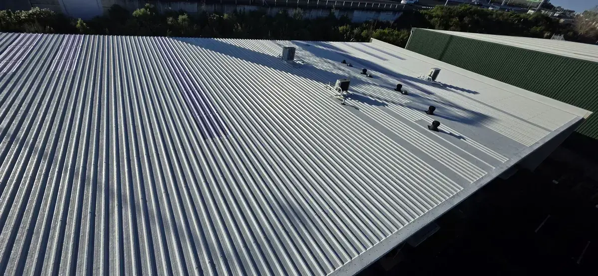 Industrial warehouse roofing setup with heavy cladding